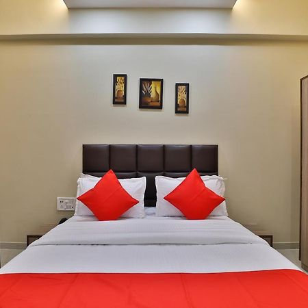 Oyo 28429 Hotel Citadel Surat Exterior foto